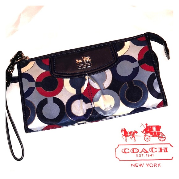 Coach Handbags - Coach wallet/wristlet